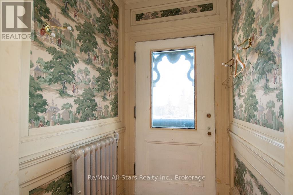 173 LINDSAY STREET S - 6