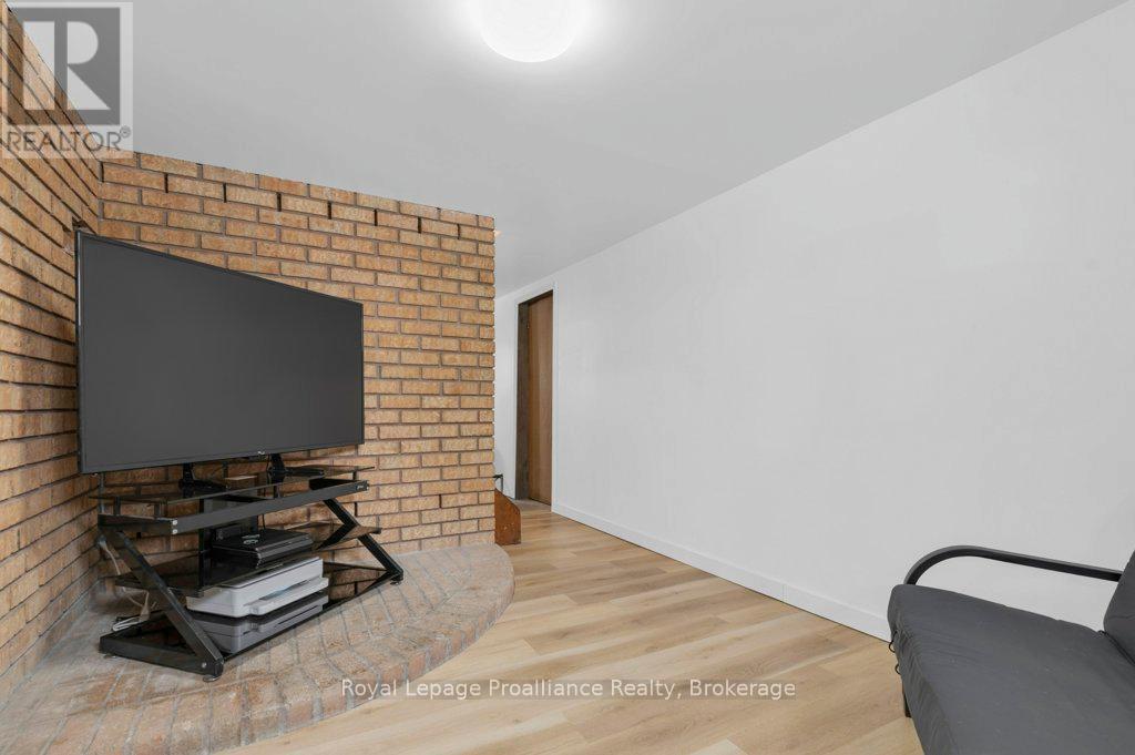 12 COSGROVE LANE - 31