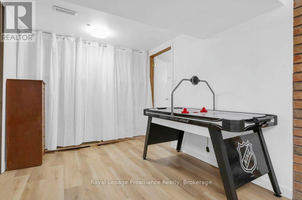 12 COSGROVE LANE - 32