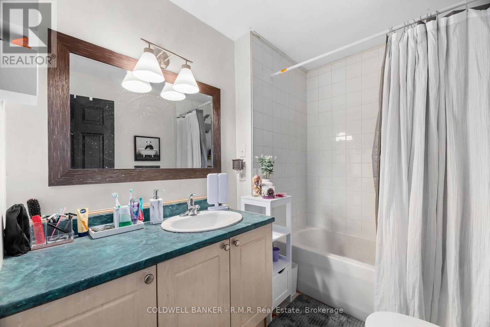 371 JOHN STREET - 12