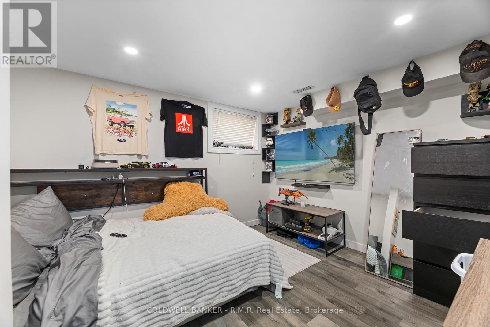 371 JOHN STREET - 14