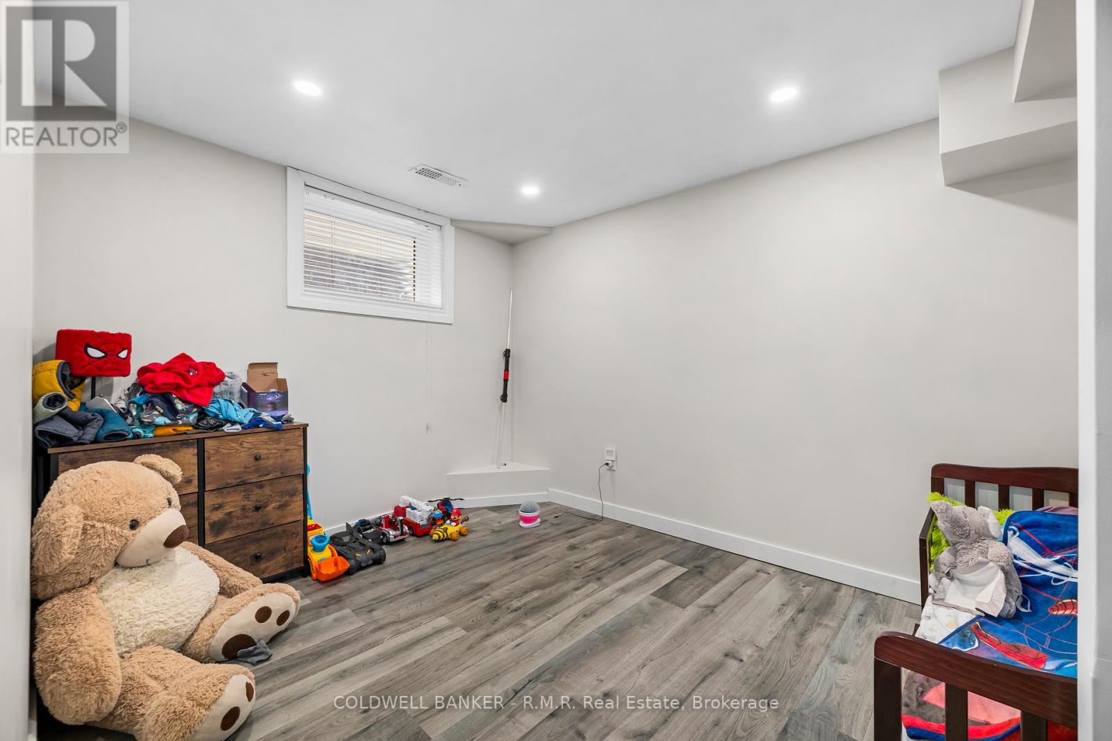 371 JOHN STREET - 15