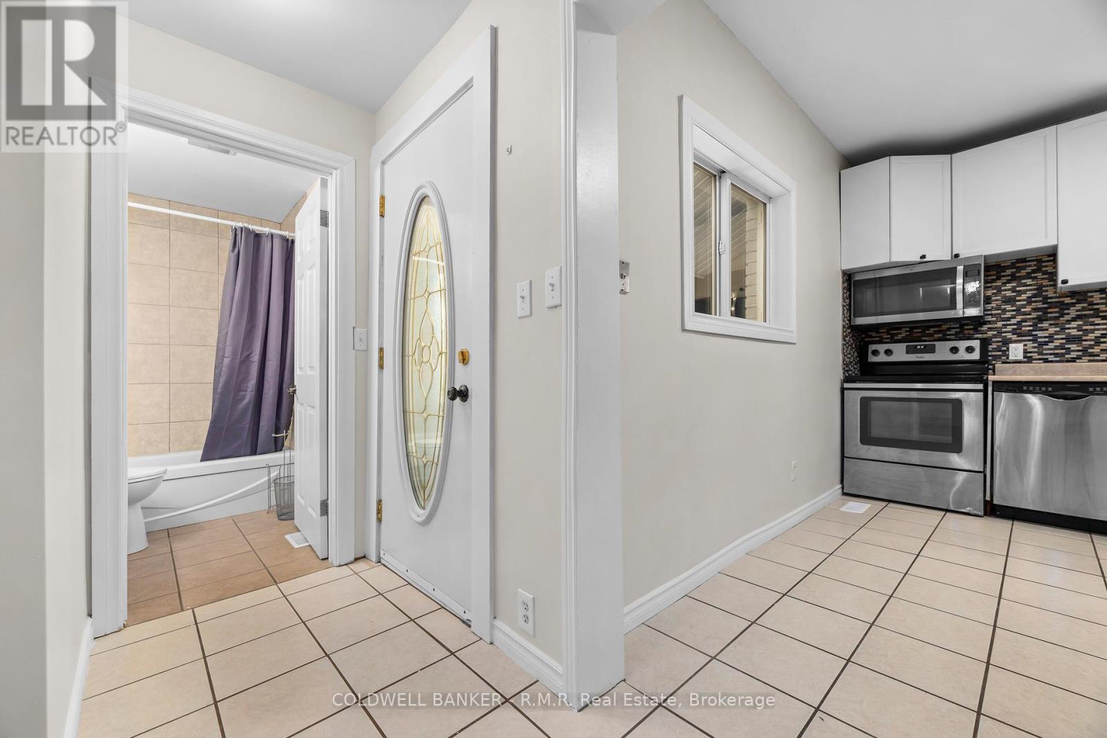 371 JOHN STREET - 16