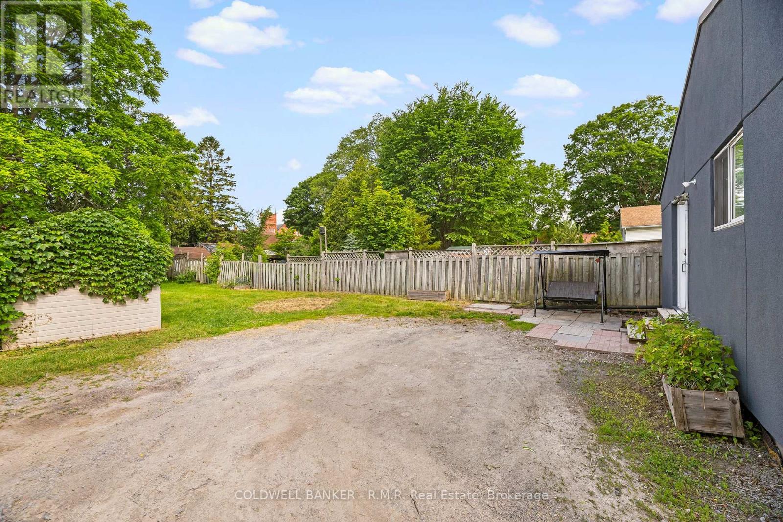 371 JOHN STREET - 21