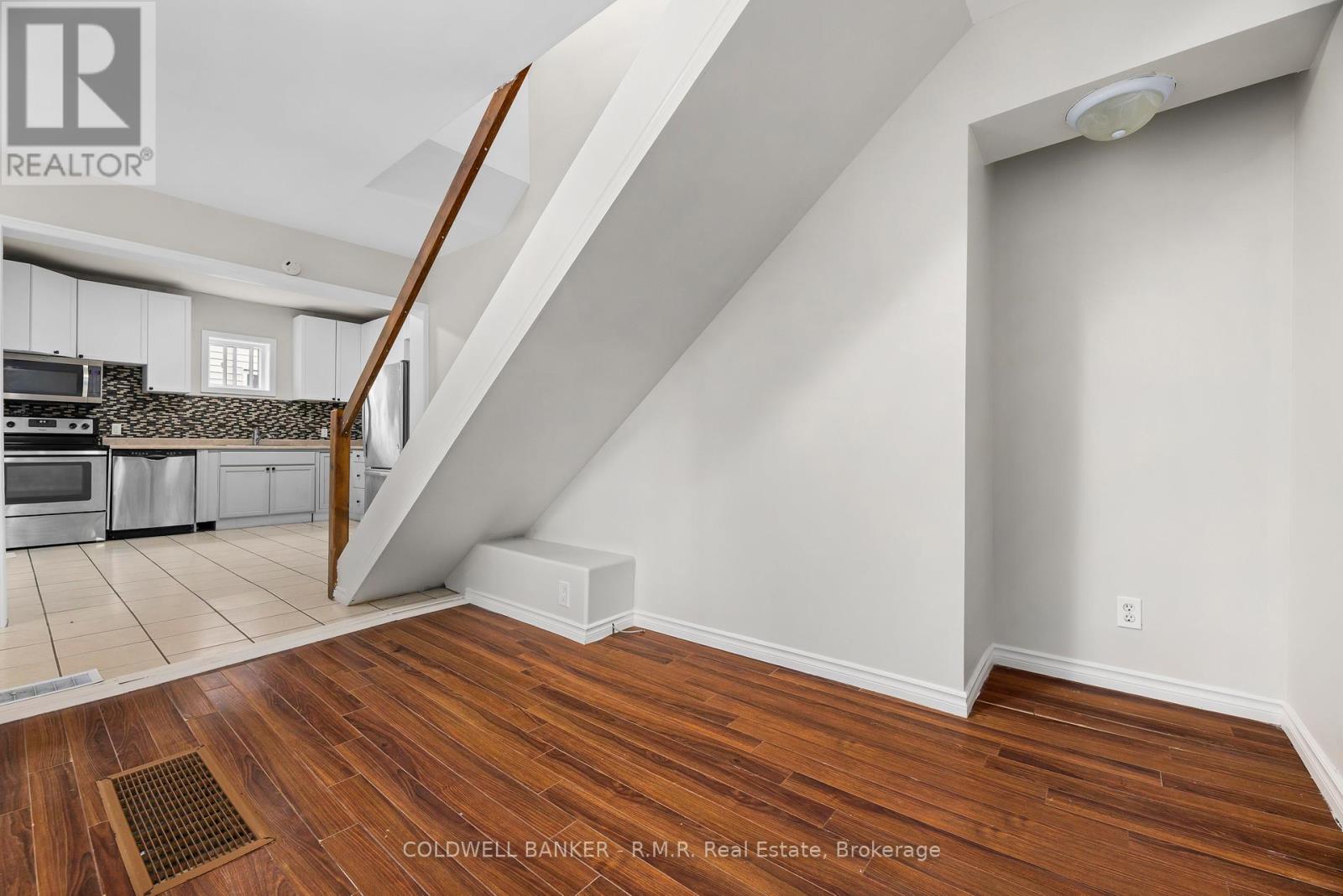 371 JOHN STREET - 4