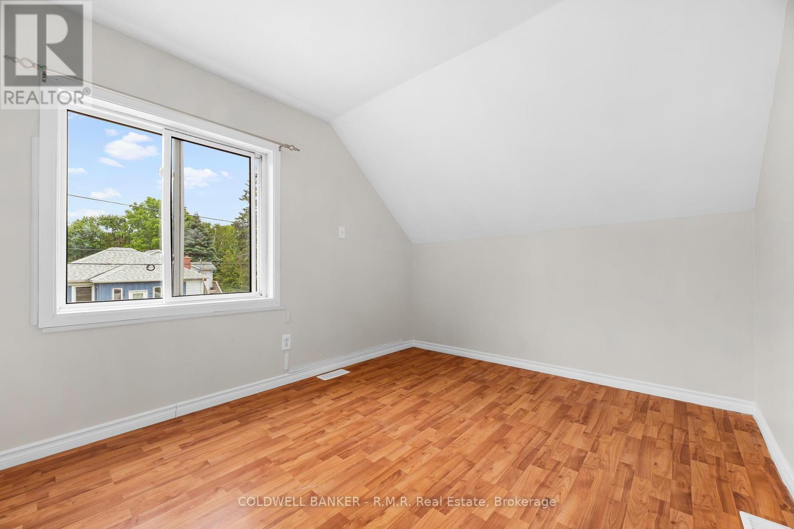 371 JOHN STREET - 6