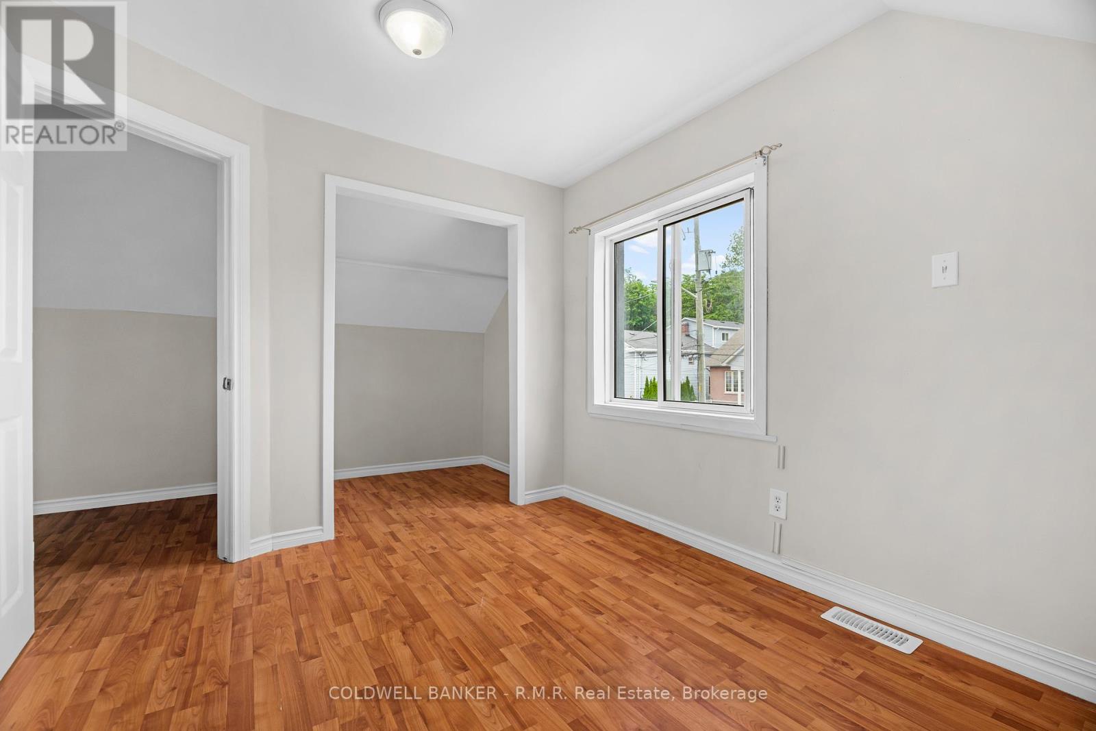 371 JOHN STREET - 7