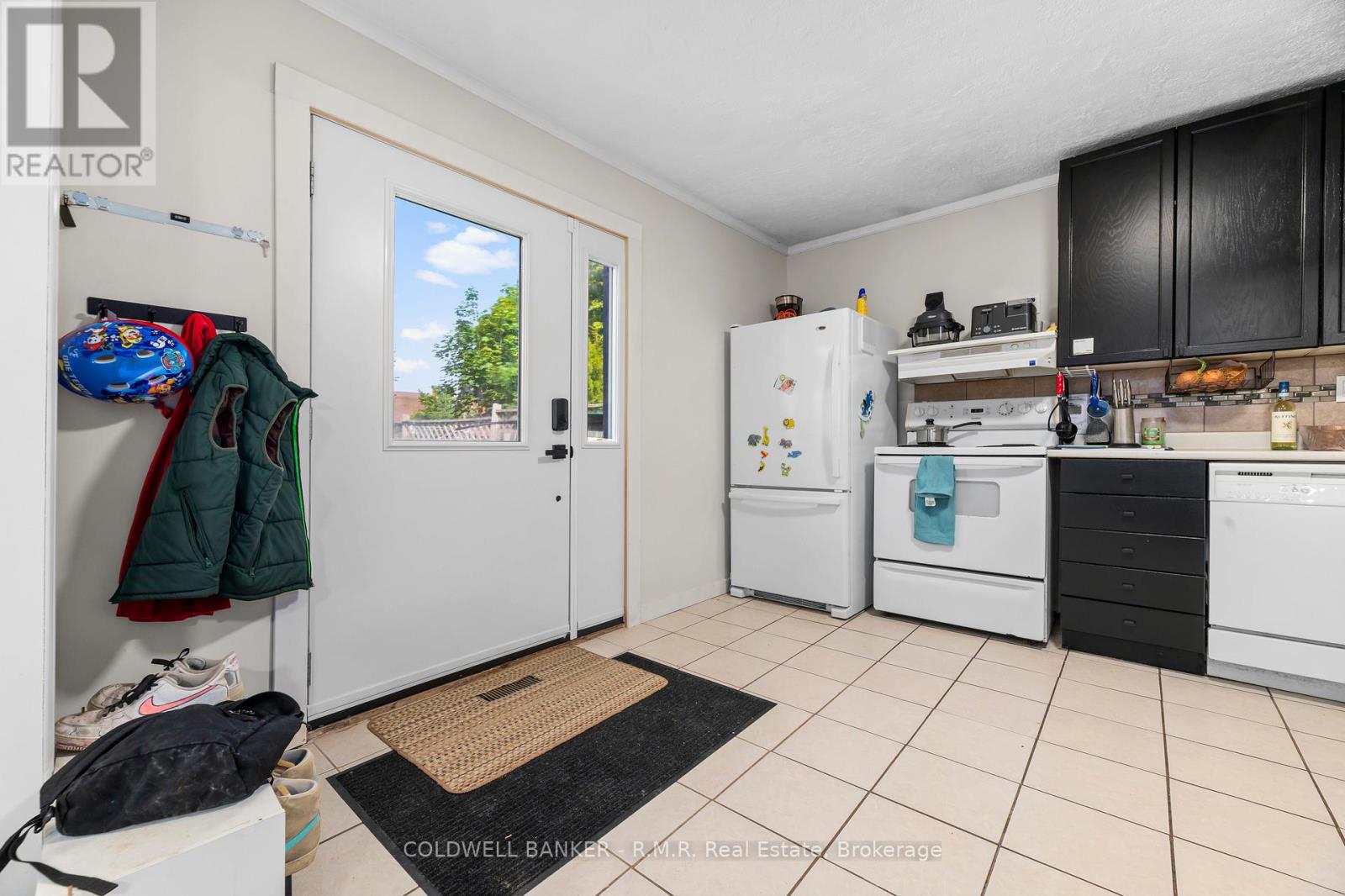 371 JOHN STREET - 8