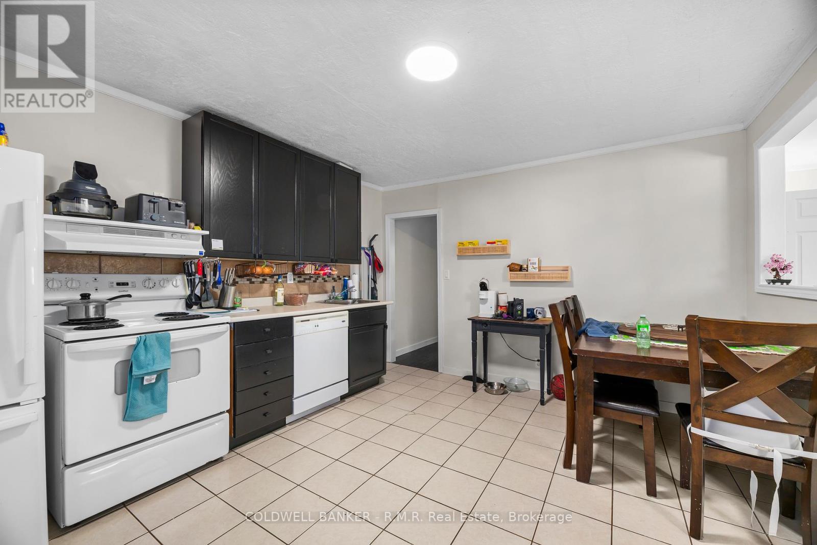 371 JOHN STREET - 9