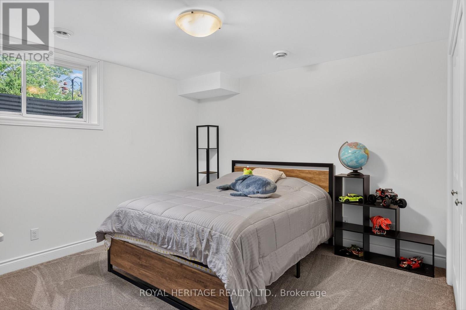 26 FERRIS COURT - 31