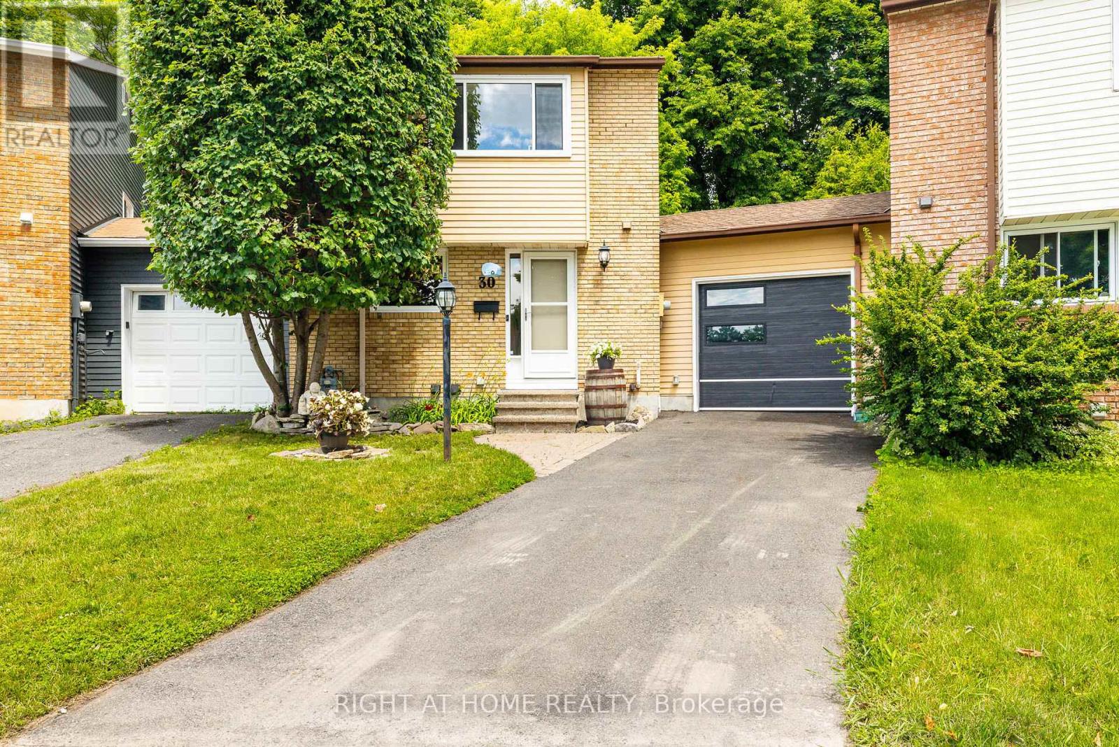 30 BERKSHIRE WAY - 1