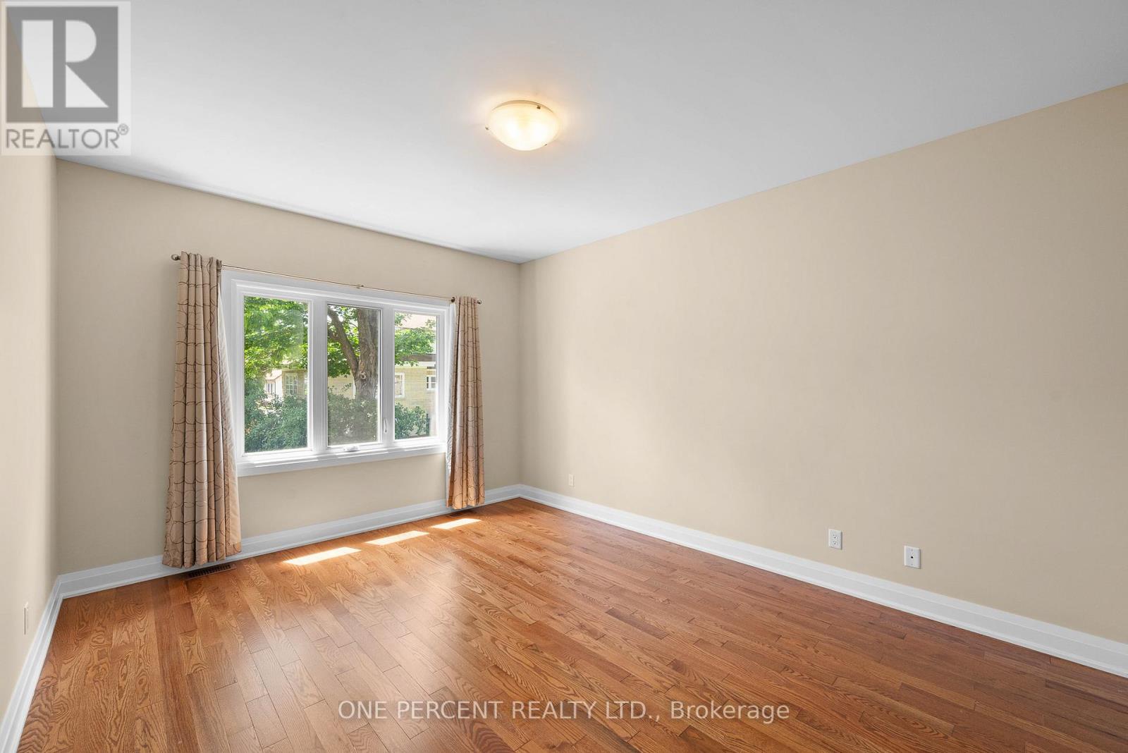 135 ELIZABETH STREET - 21