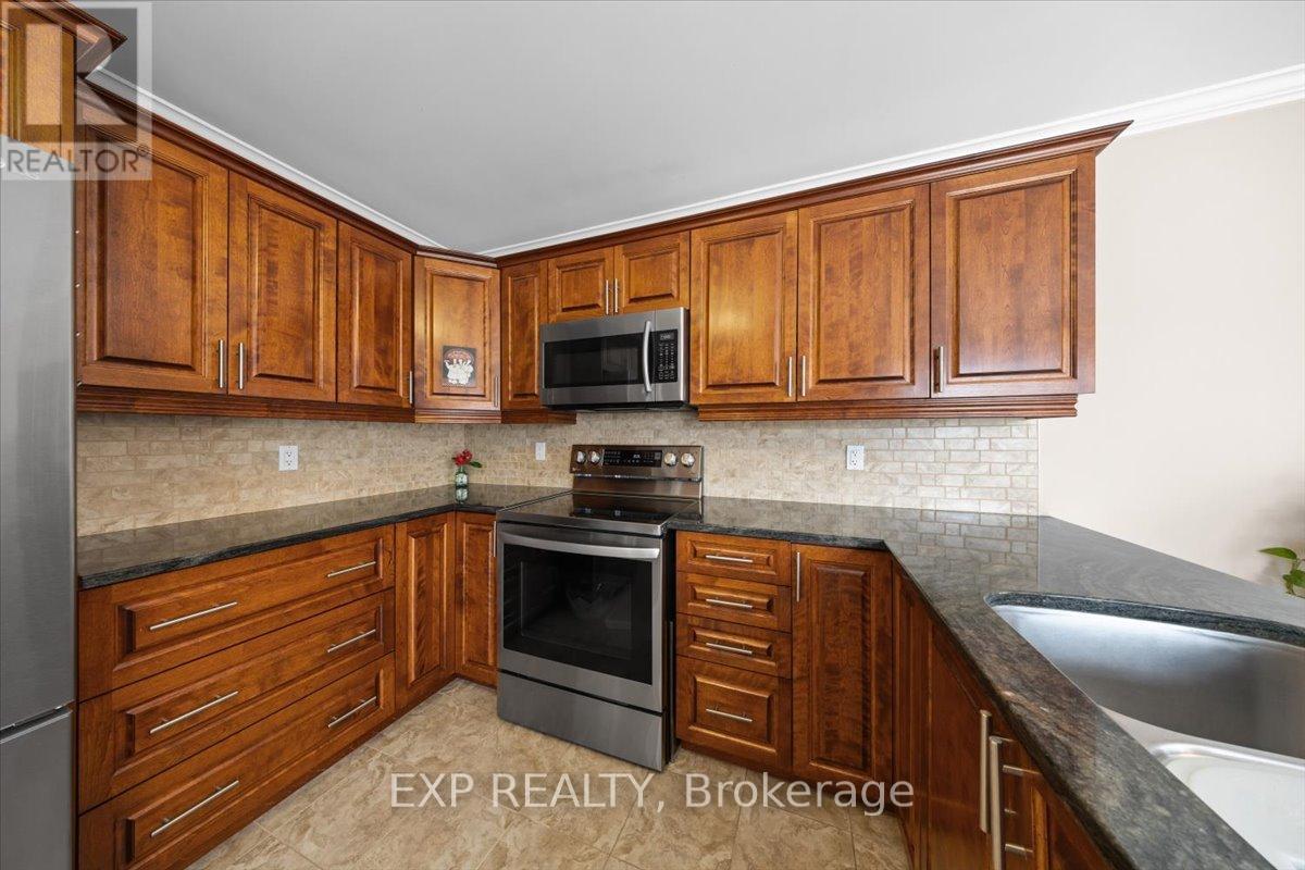 35 HONORE CRESCENT - 14