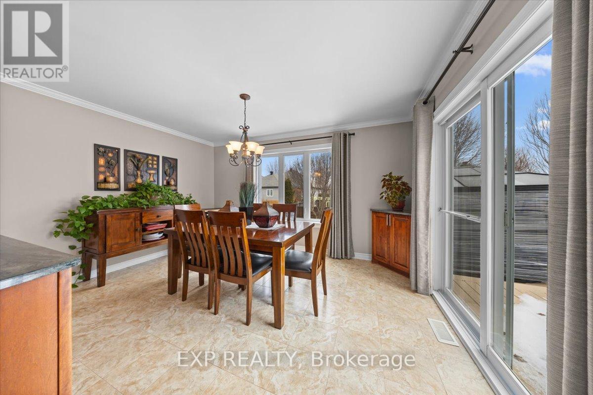 35 HONORE CRESCENT - 16