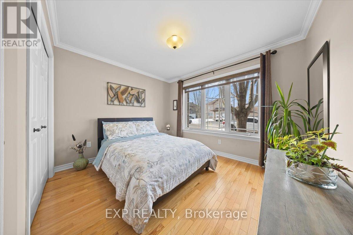 35 HONORE CRESCENT - 21