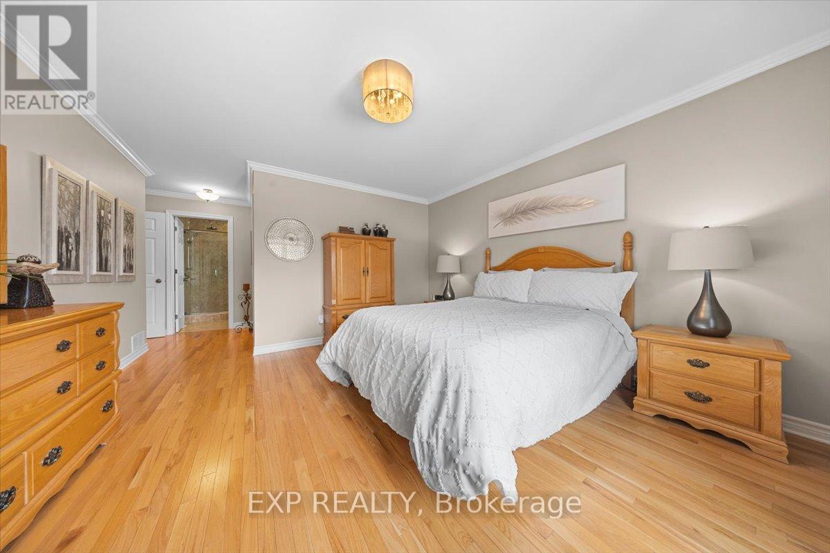 35 HONORE CRESCENT - 22