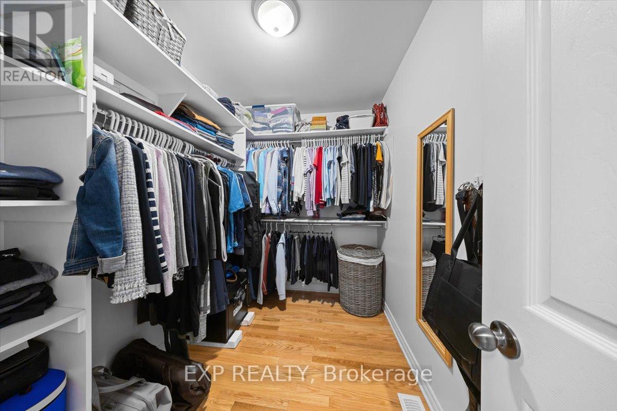 35 HONORE CRESCENT - 24