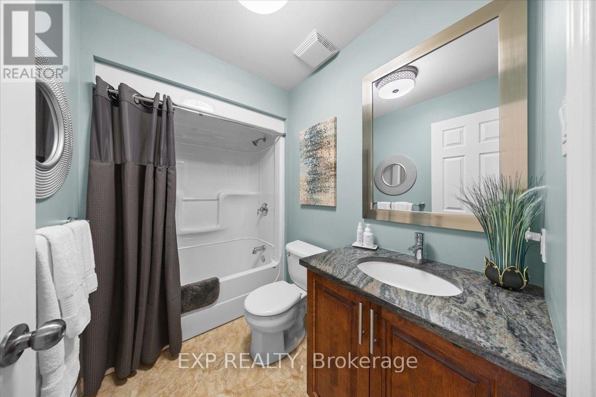 35 HONORE CRESCENT - 26