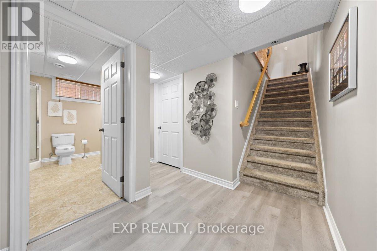 35 HONORE CRESCENT - 28