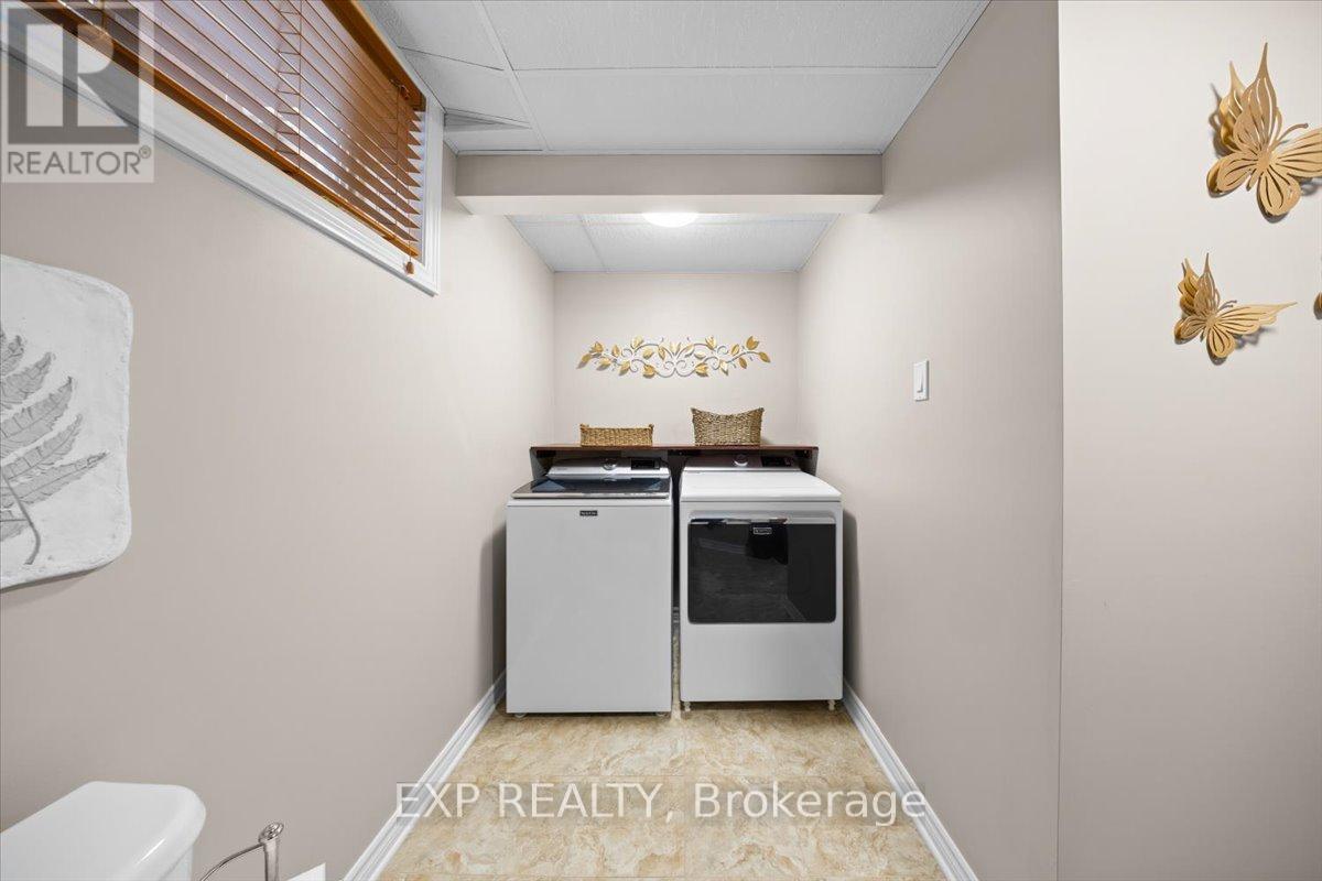 35 HONORE CRESCENT - 29