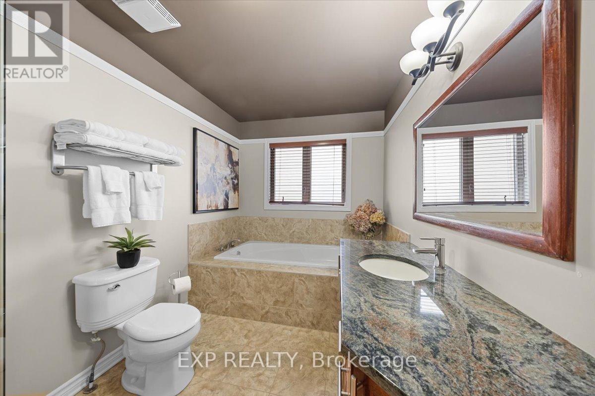35 HONORE CRESCENT - 30