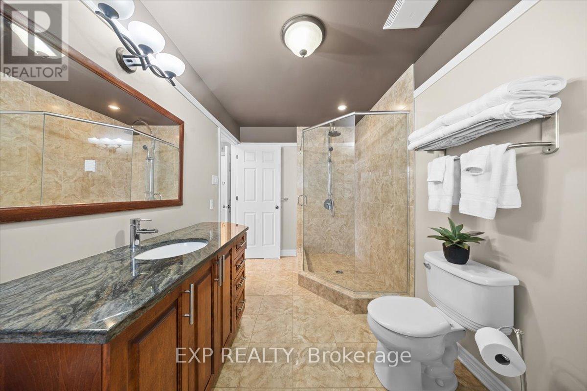 35 HONORE CRESCENT - 31