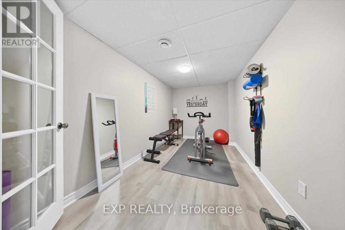 35 HONORE CRESCENT - 38