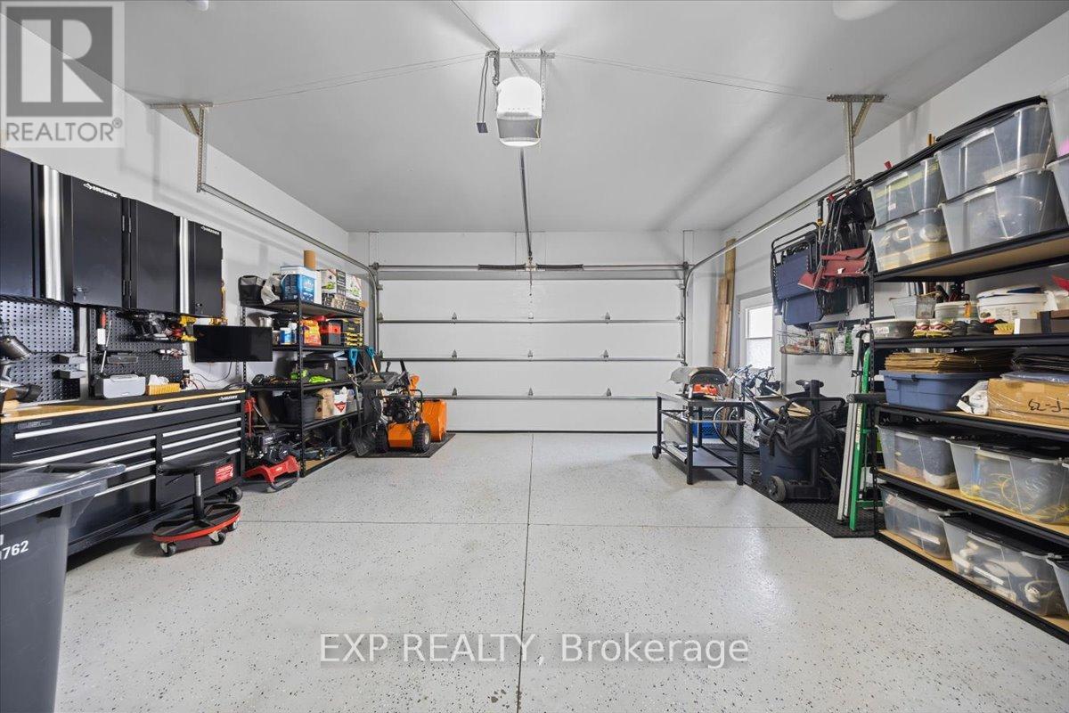 35 HONORE CRESCENT - 39