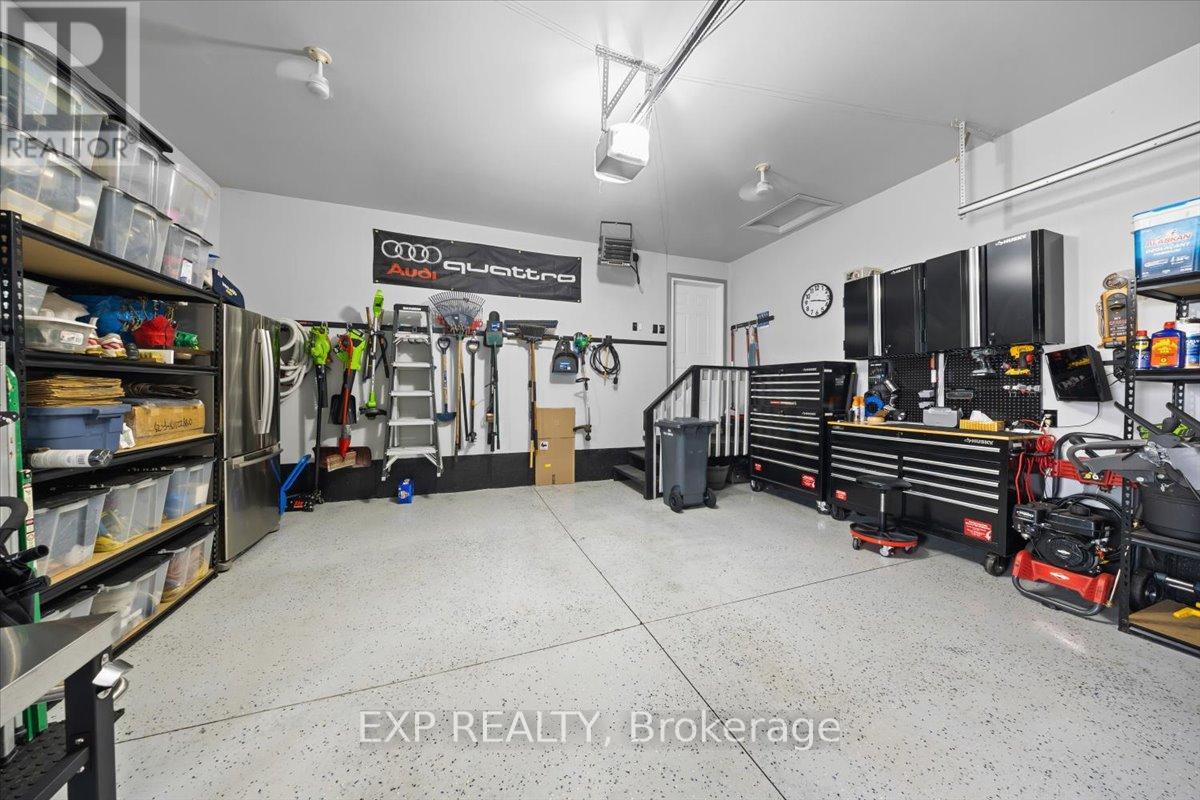 35 HONORE CRESCENT - 40