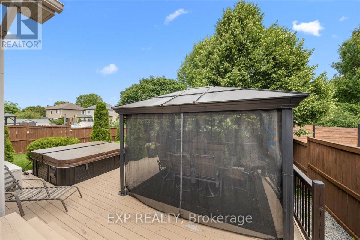 35 HONORE CRESCENT - 42