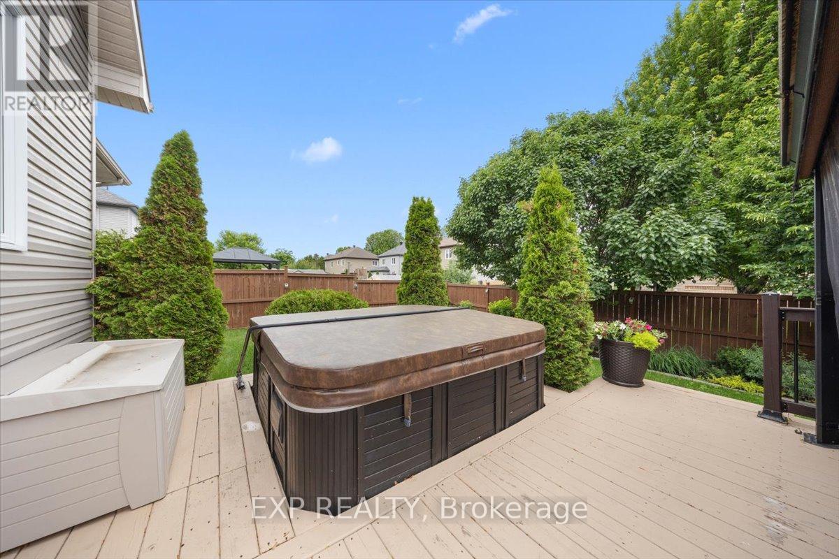 35 HONORE CRESCENT - 43