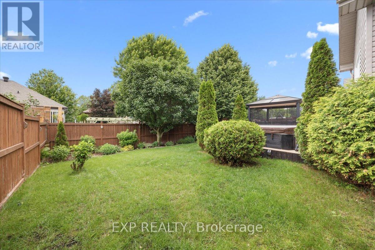 35 HONORE CRESCENT - 44
