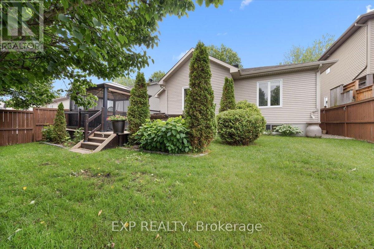 35 HONORE CRESCENT - 46