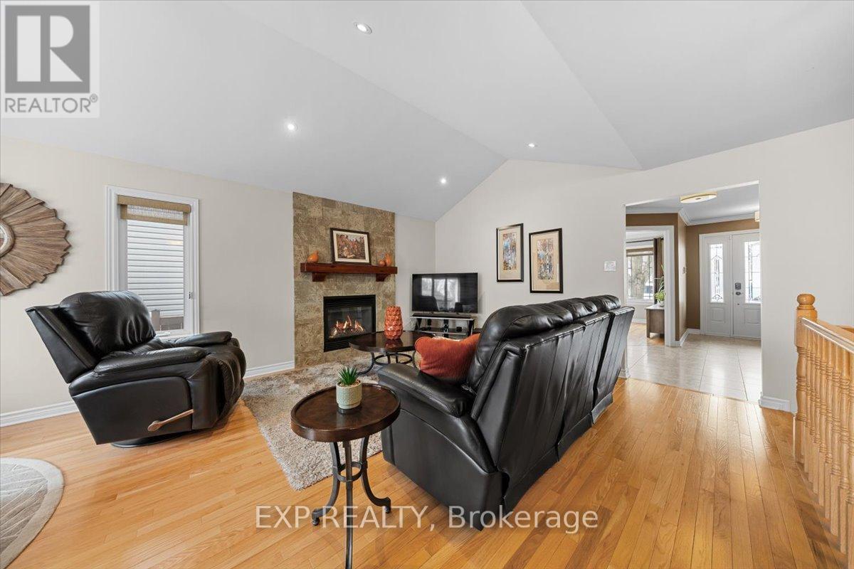 35 HONORE CRESCENT - 6