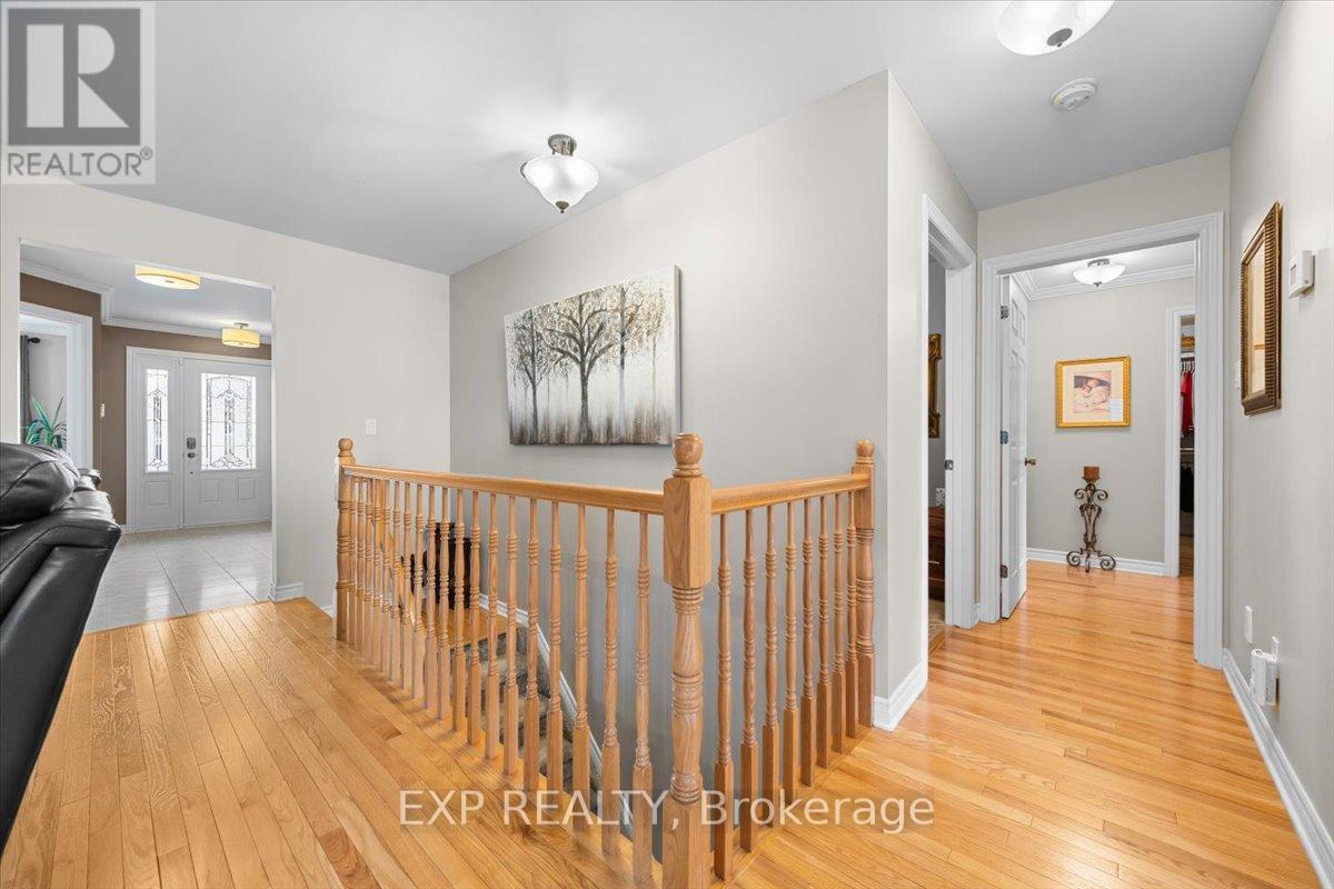 35 HONORE CRESCENT - 8