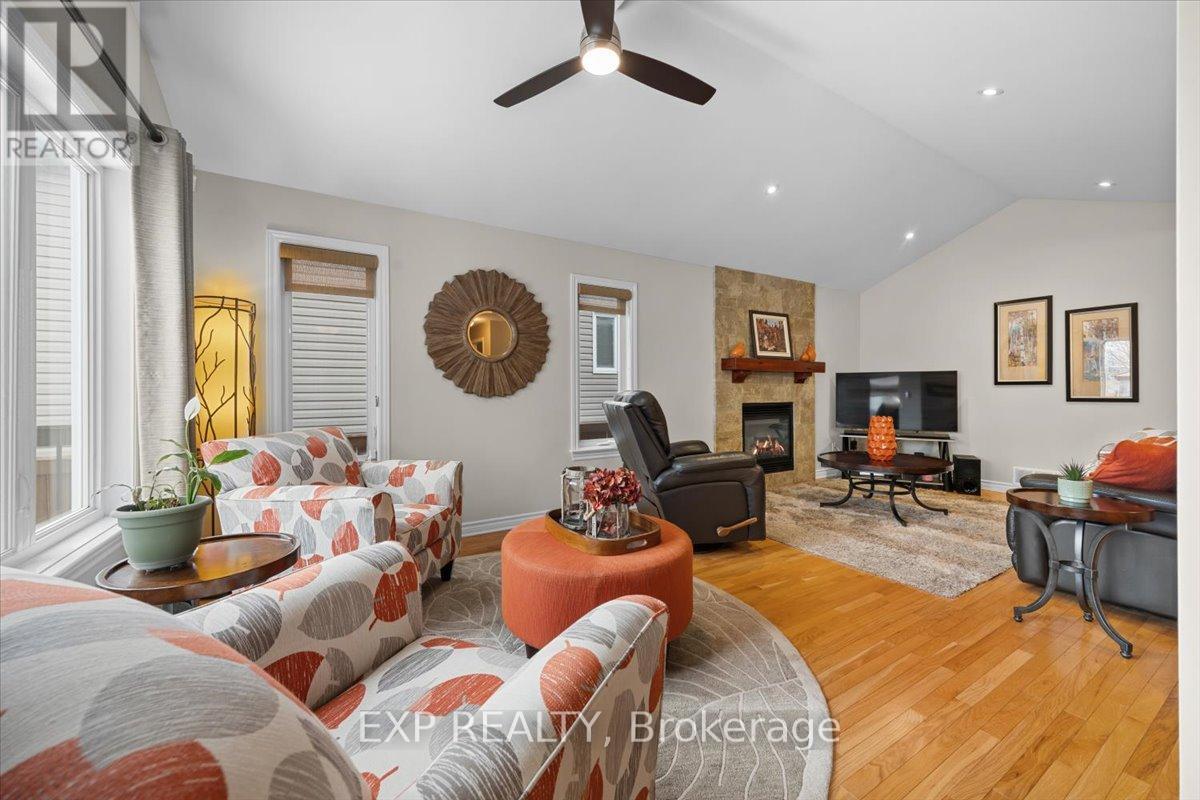 35 HONORE CRESCENT - 9