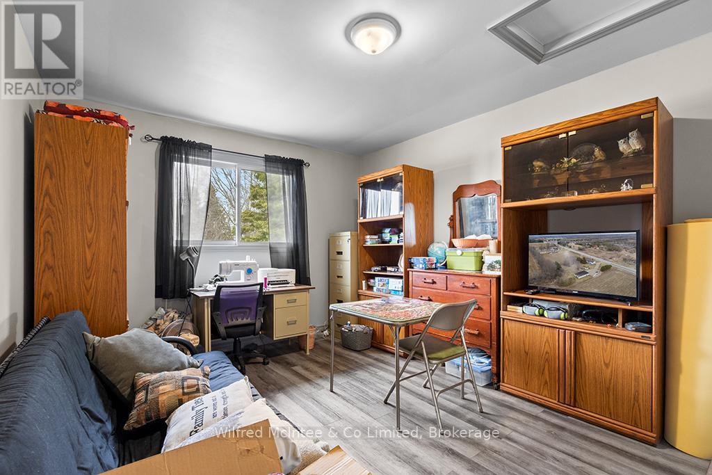 401395 GREY RD 4 - 22