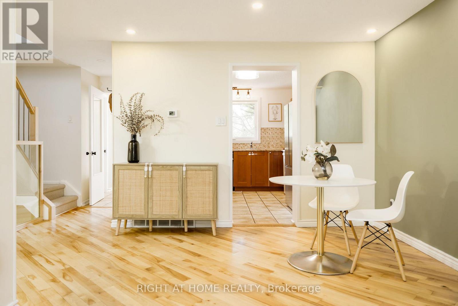30 BERKSHIRE WAY - 12
