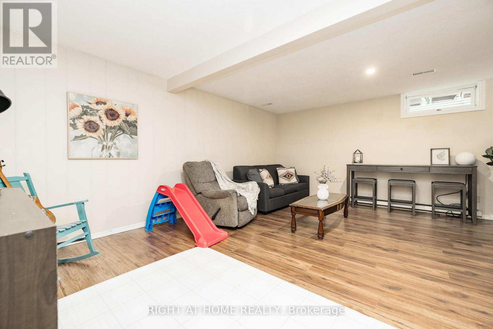 30 BERKSHIRE WAY - 27