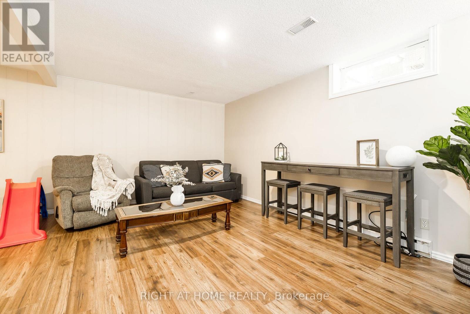 30 BERKSHIRE WAY - 30