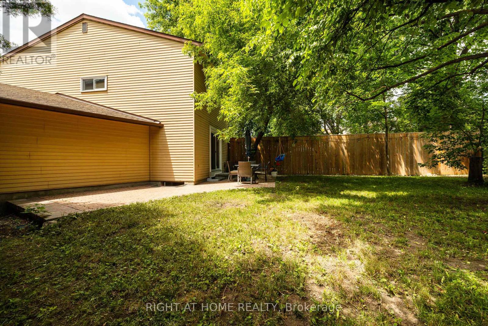 30 BERKSHIRE WAY - 33