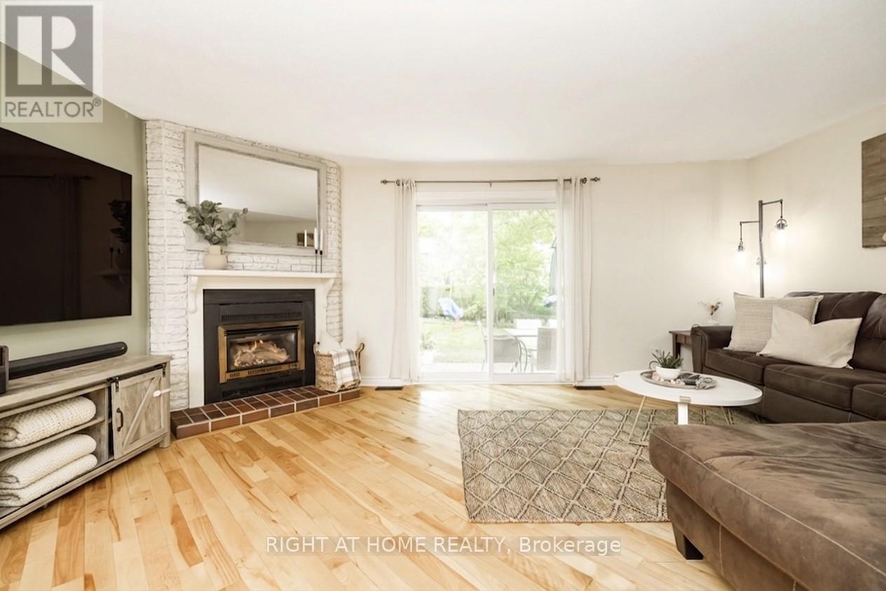 30 BERKSHIRE WAY - 7