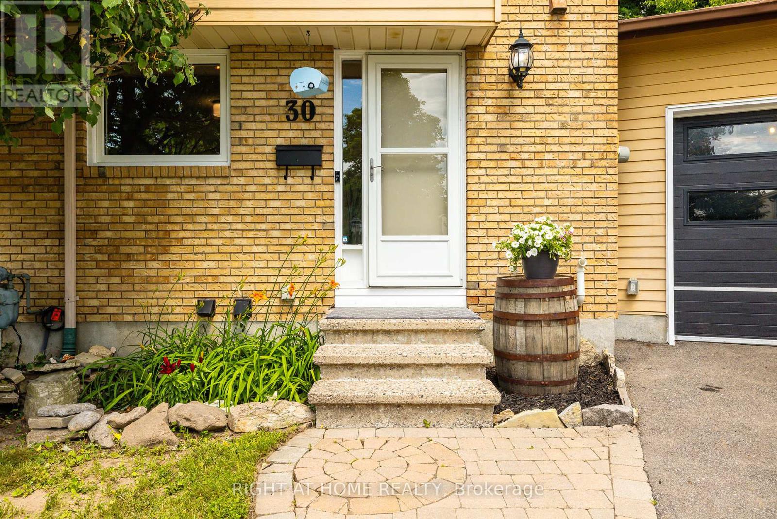 30 BERKSHIRE WAY - 4