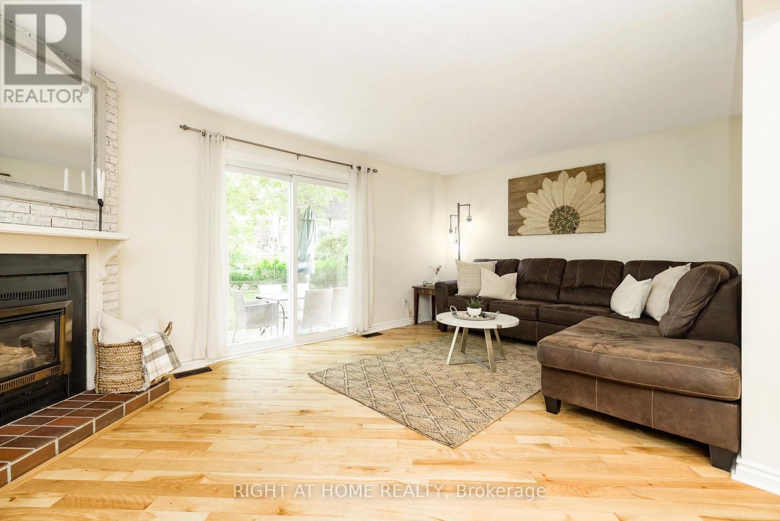 30 BERKSHIRE WAY - 8