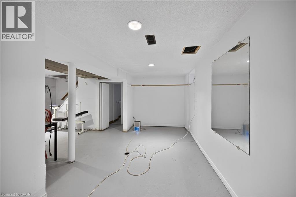 144 HUNTER Street W - 31