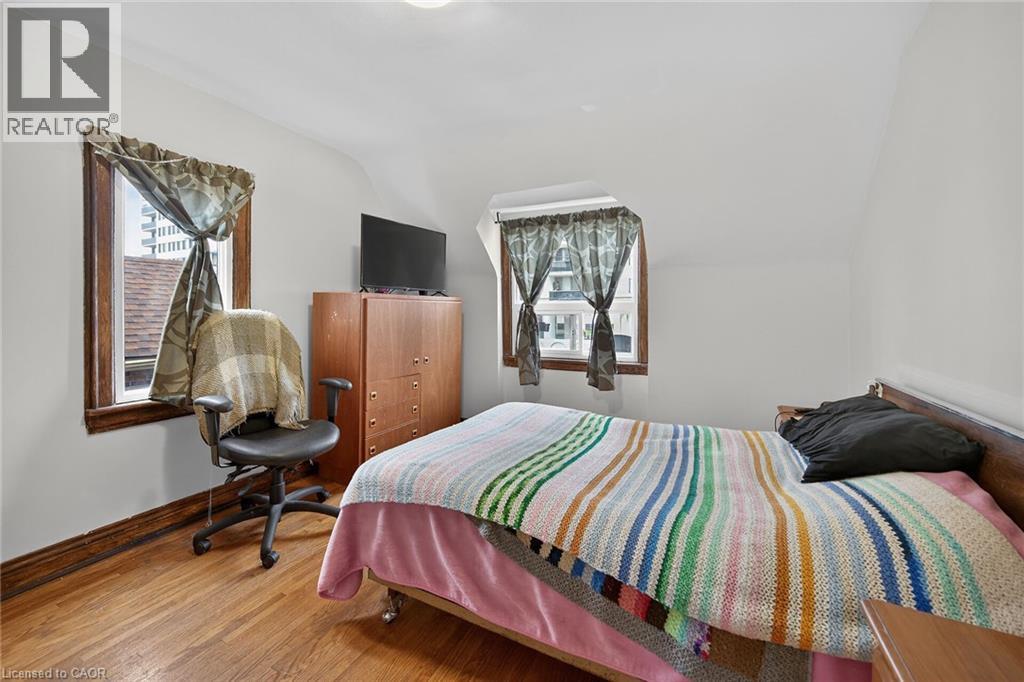 144 HUNTER Street W - 23