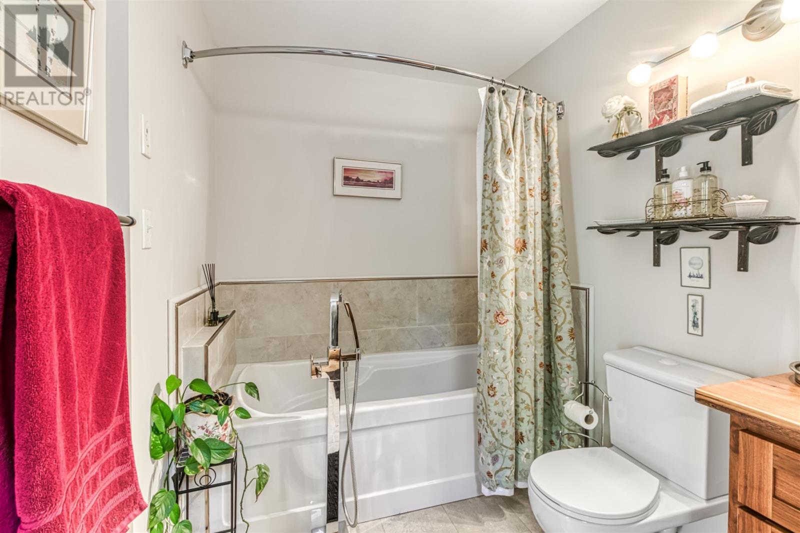 6 Quirke LN - 28
