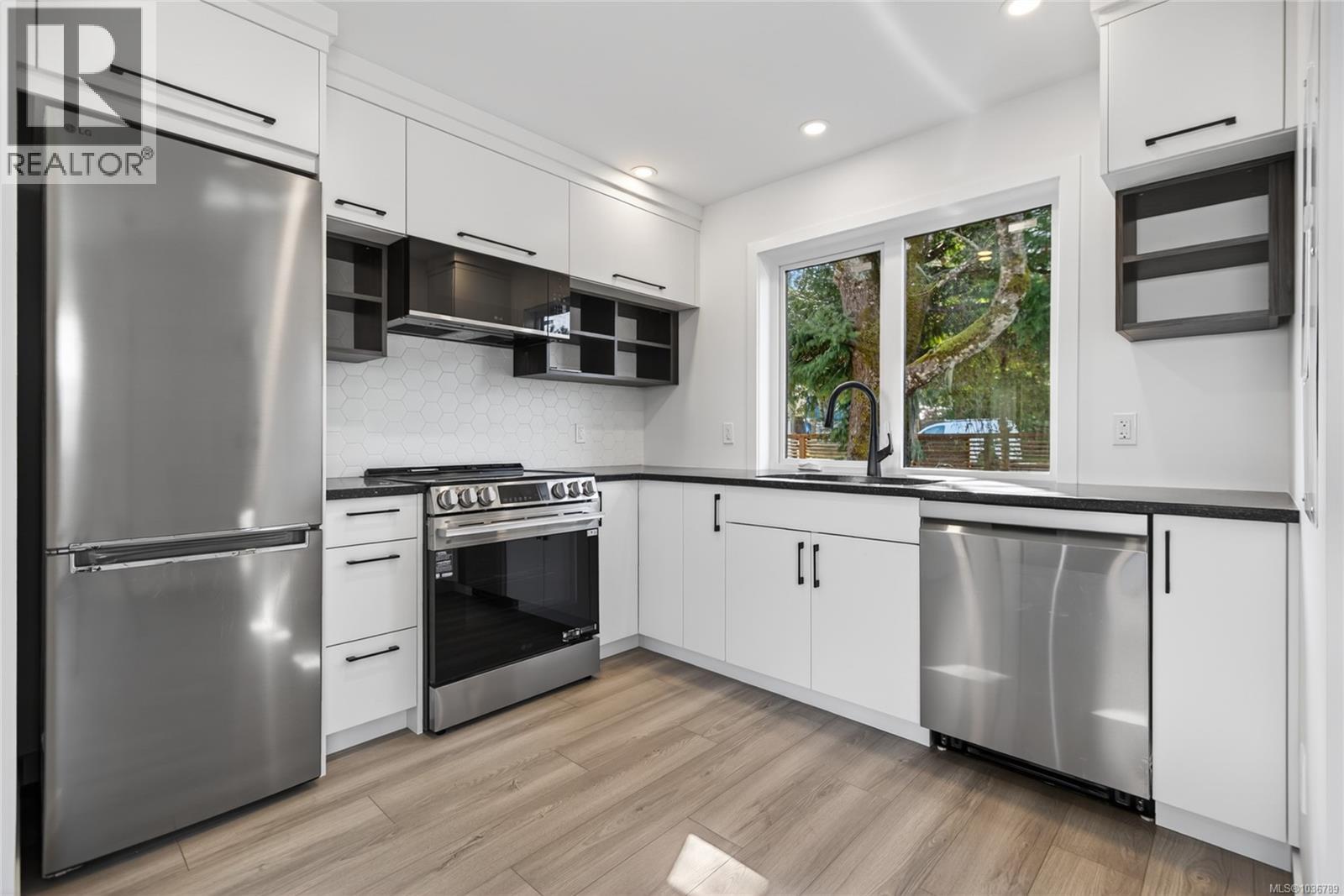 #1 1590 Piercy Ave - 10