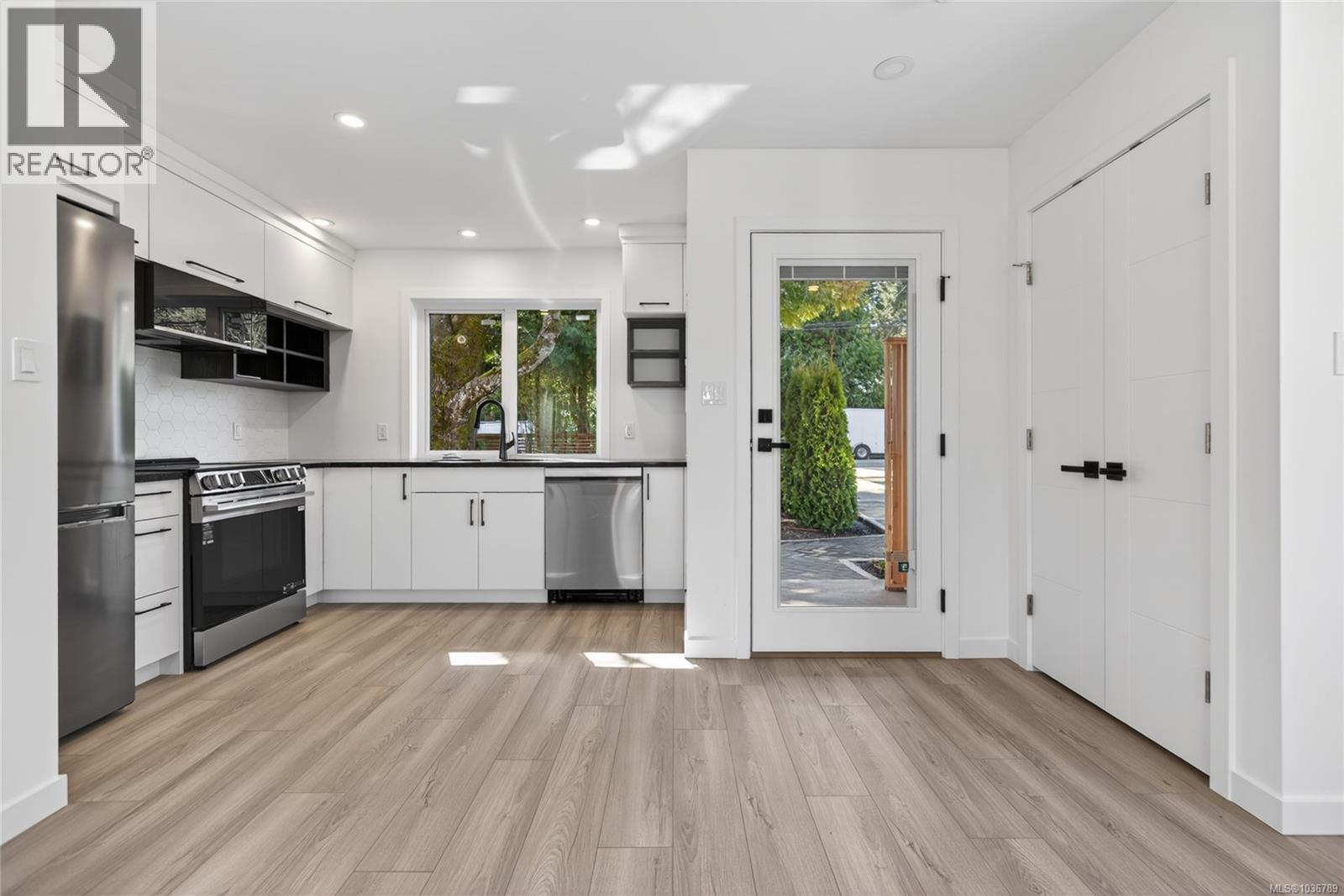 #1 1590 Piercy Ave - 9