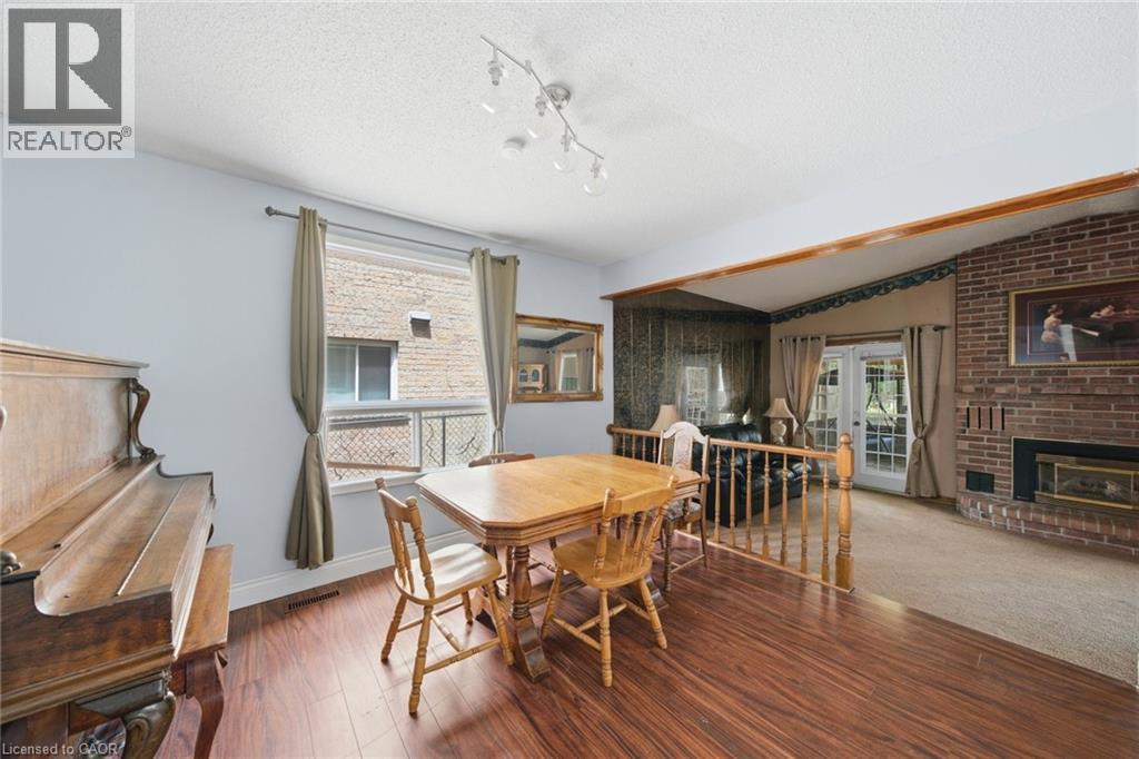 3 TWINOAKS Crescent - 5